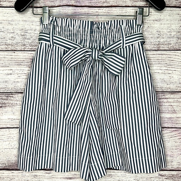 Michael Kors Navy Stripe Paper Bag Shorts NWOT Size 6 - Picture 4 of 12